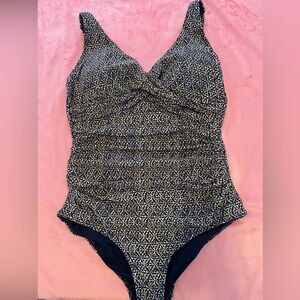 Ladies NipTuck Swimsuit size 10 one piece